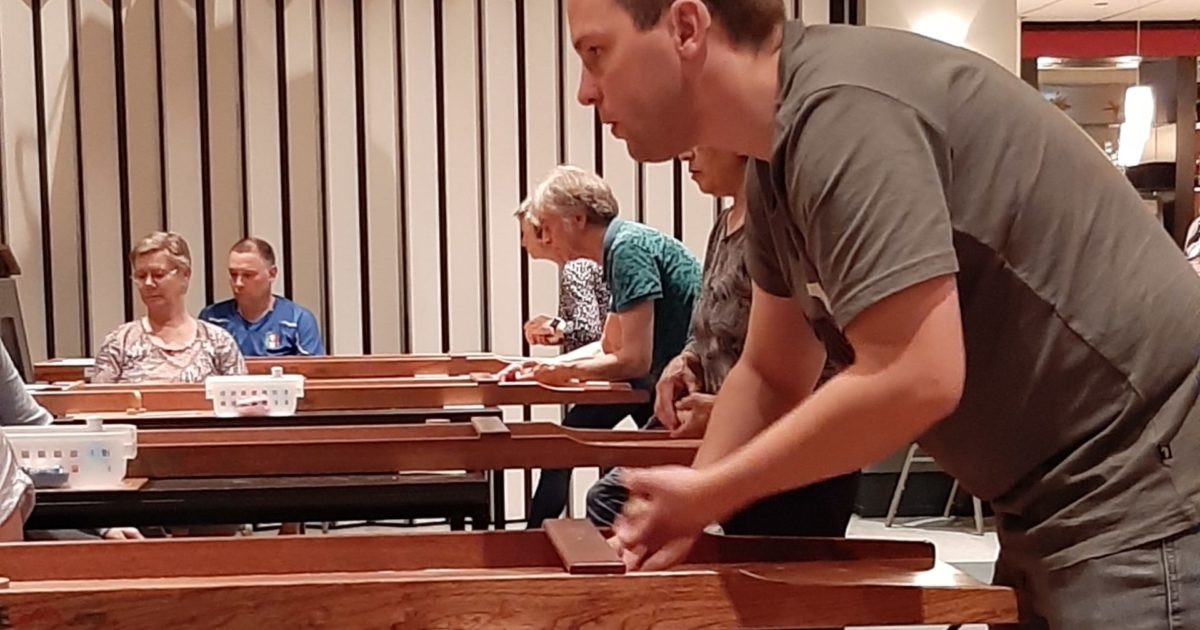 Persoonlijke records en spanning bij sjoelavond