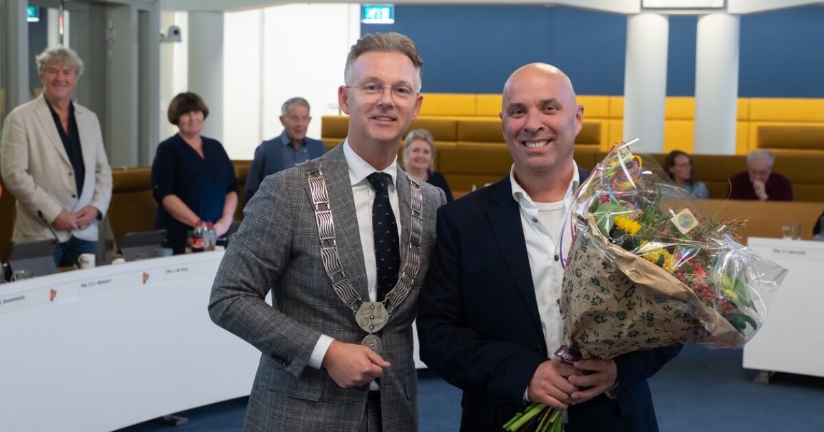 Raad stelt nieuwe ereblijken vast en benoemt commissielid