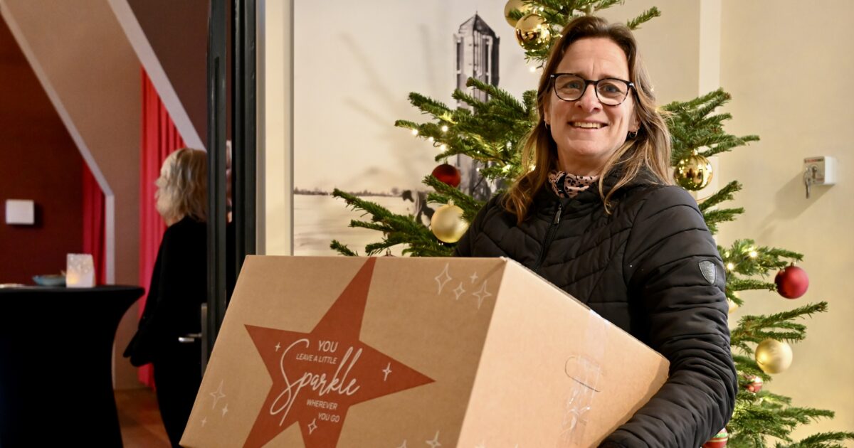 Kerstpakkettenactie verspreidt warmte en verbondenheid