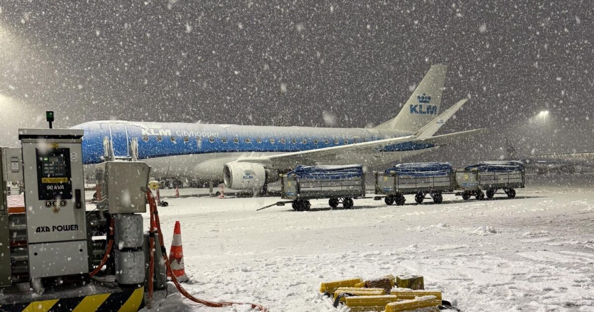 Beperkt treinverkeer rond Amsterdam en meer sneeuw onderweg