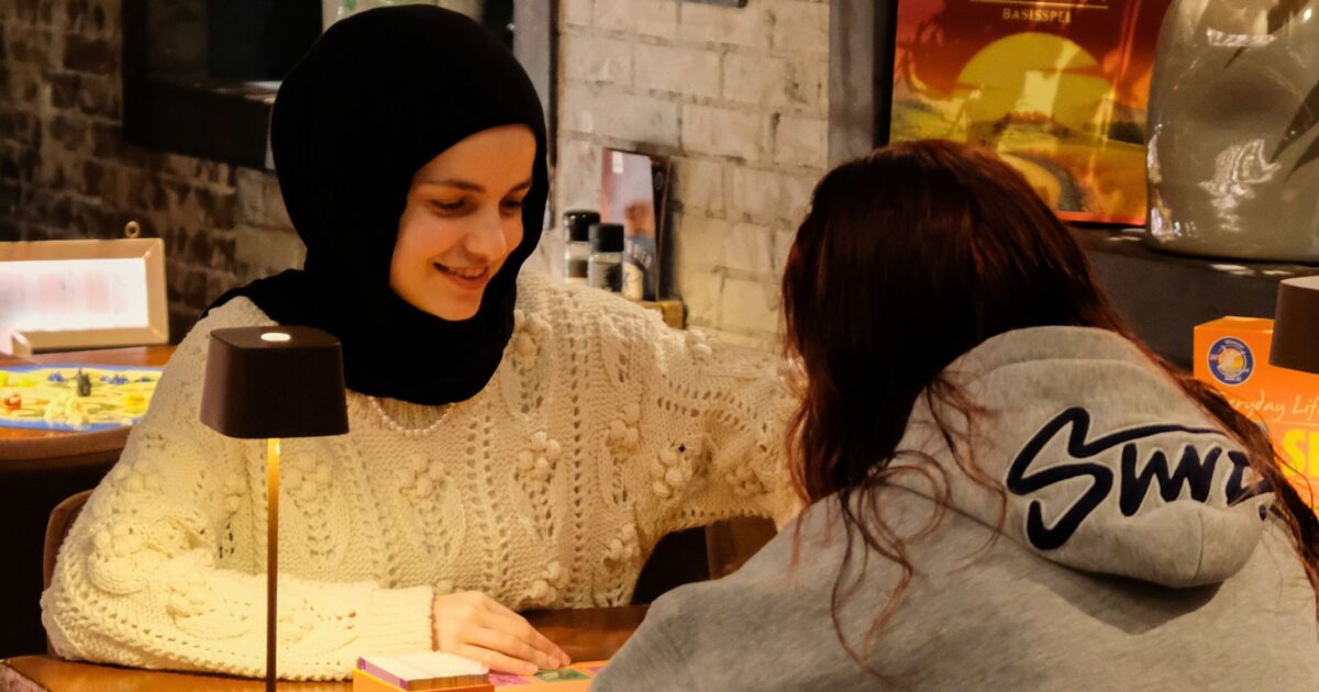 Vliegtuigstand Sessies: offline ontmoetingen voor jongvolwassenen