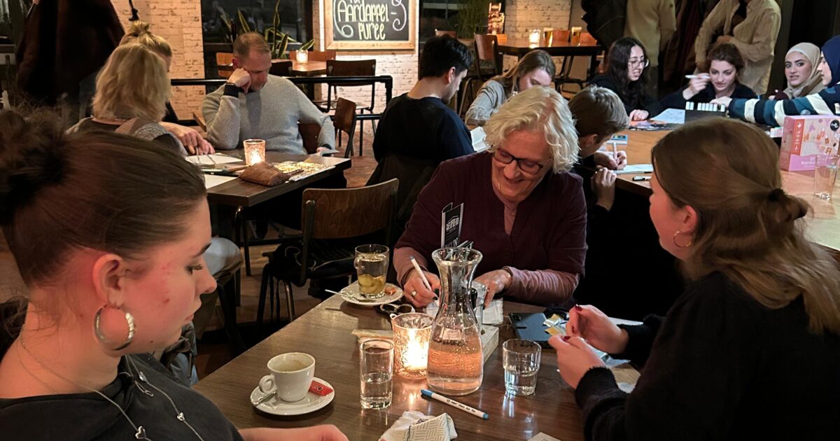 Eerste Vliegtuigstand Sessies trekken volle zaal