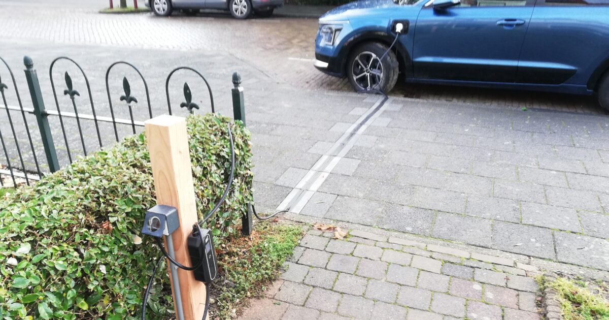 Nieuwe regels voor thuis opladen zonder eigen oprit