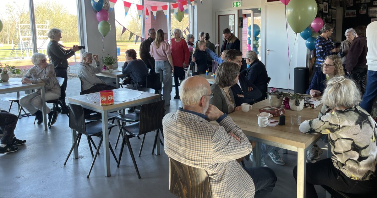 Nieuwe ontmoetingsplek ‘Thuis in Aalsmeer’ feestelijk geopend