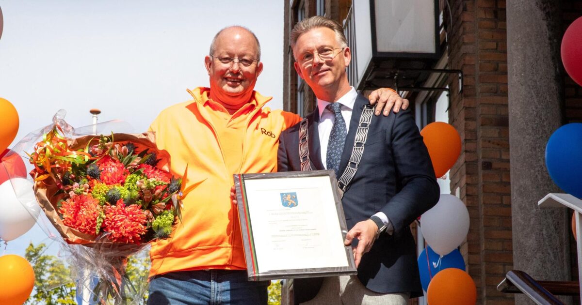 Rob Severin ontvangt Rozenpenning