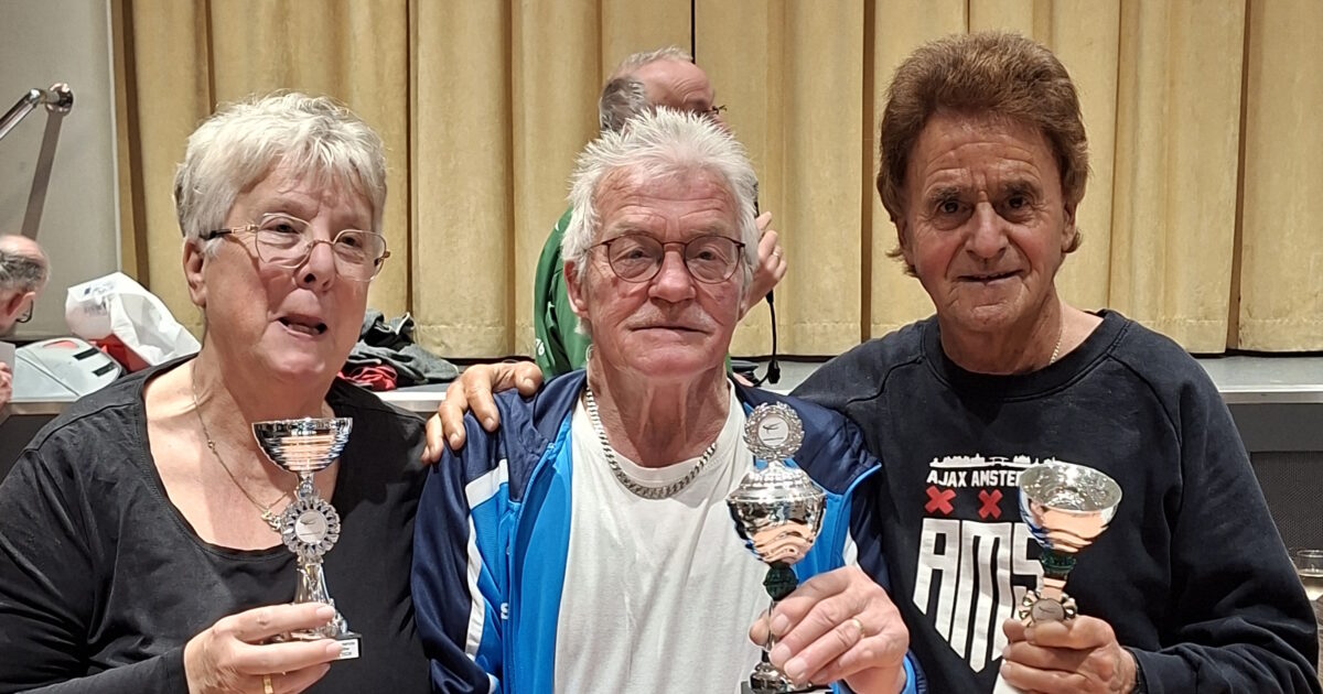 Midgetgolfers en sjoelers treffen elkaar achter de sjoelbak