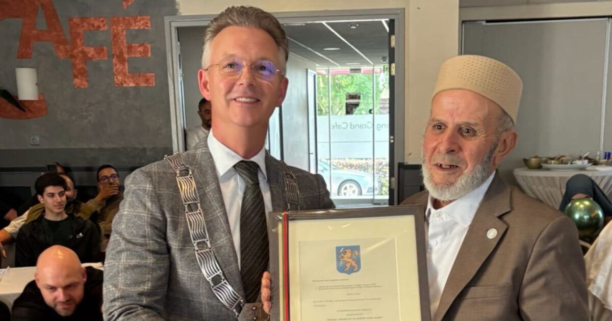 Bruggenbouwer El Hadji ontvangt Rozenpenning