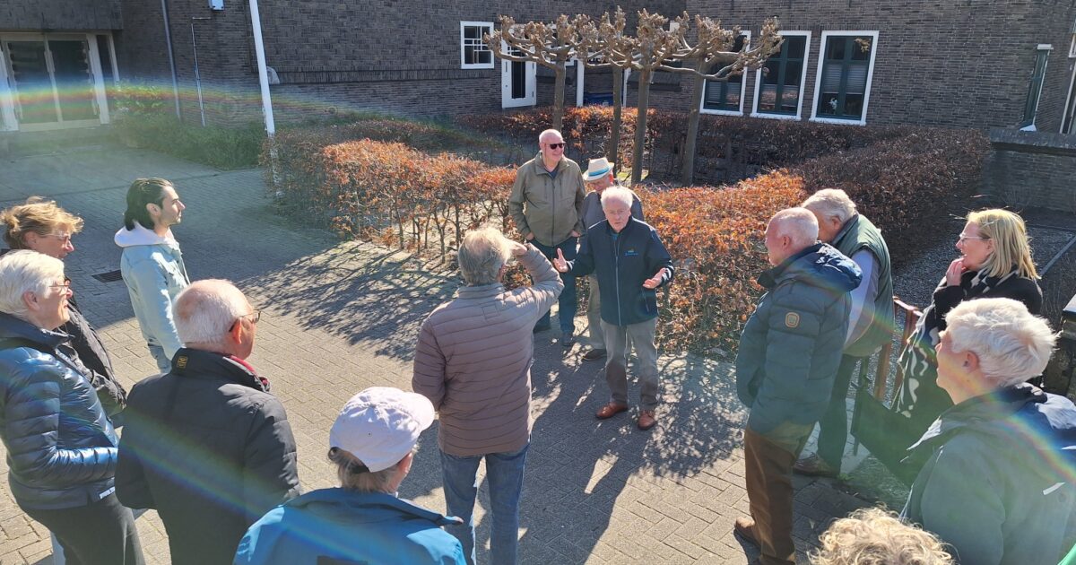 Wandeling en veiling bij Historische Tuin